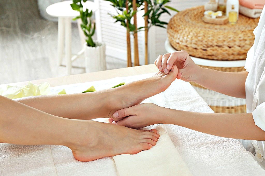 Навіщо робити масаж великих пальців ніг